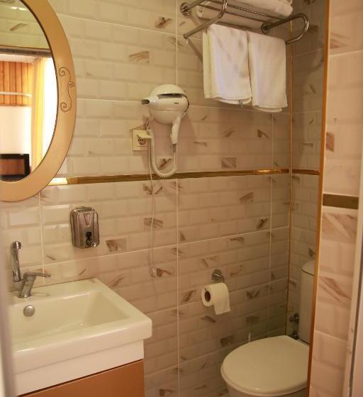 اتاق استاندارد چهار تخته, Aslan Guest House