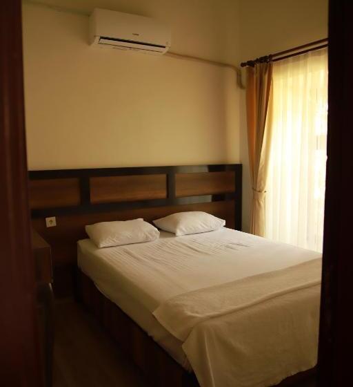 اتاق خانوادگی, Aslan Guest House