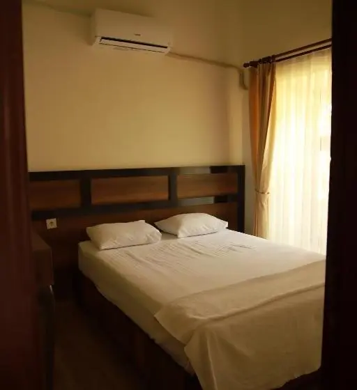 اتاق خانوادگی, Aslan Guest House
