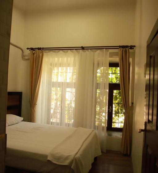 اتاق خانوادگی, Aslan Guest House