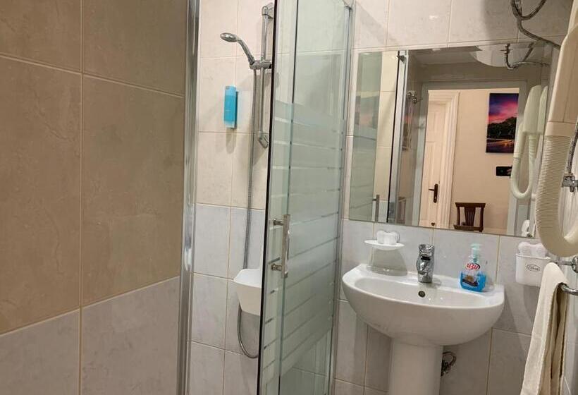 اتاق استاندارد با سرویس بهداشتی مشترک, Guest Rooms Donovi