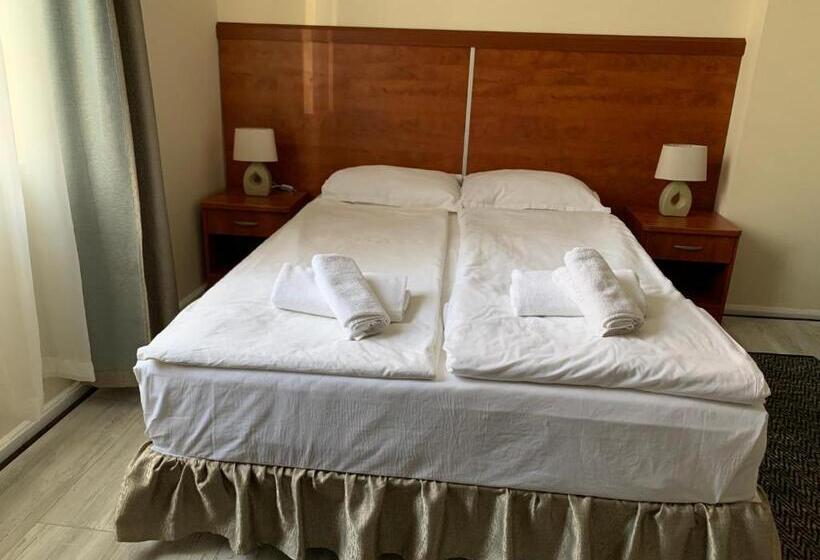 اتاق استاندارد با سرویس بهداشتی مشترک, Guest Rooms Donovi