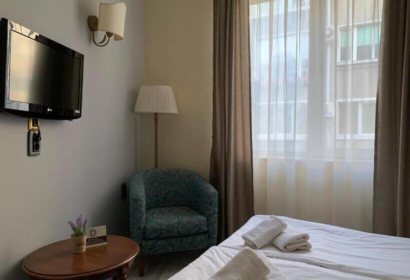 اتاق استاندارد با سرویس بهداشتی مشترک, Guest Rooms Donovi