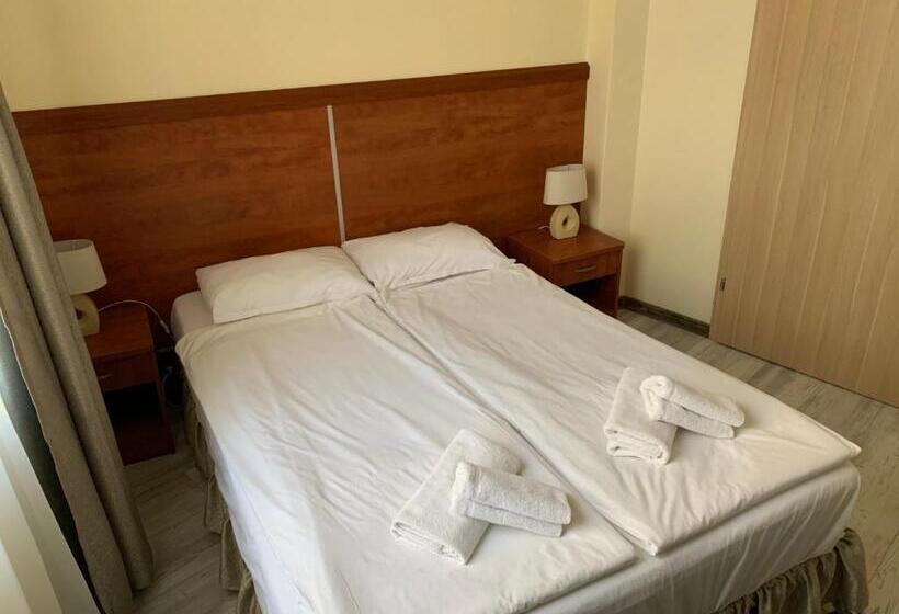 اتاق استاندارد با سرویس بهداشتی مشترک, Guest Rooms Donovi