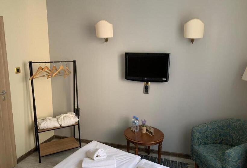 اتاق استاندارد با سرویس بهداشتی مشترک, Guest Rooms Donovi