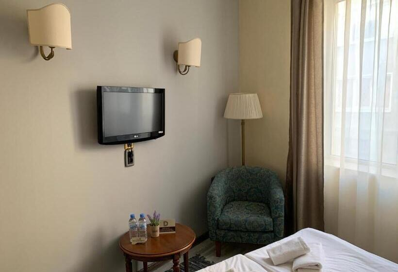 اتاق استاندارد با سرویس بهداشتی مشترک, Guest Rooms Donovi