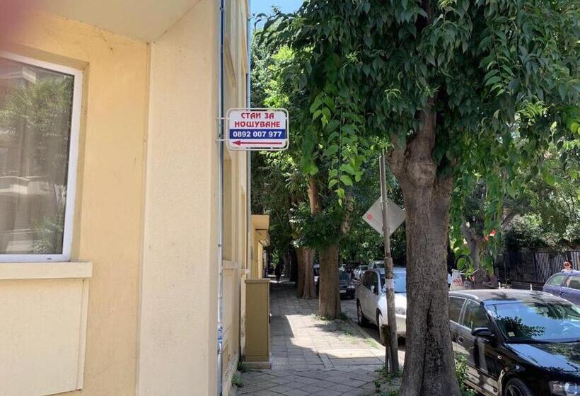 اتاق خانوادگی با سرویس بهداشتی مشترک, Guest Rooms Donovi