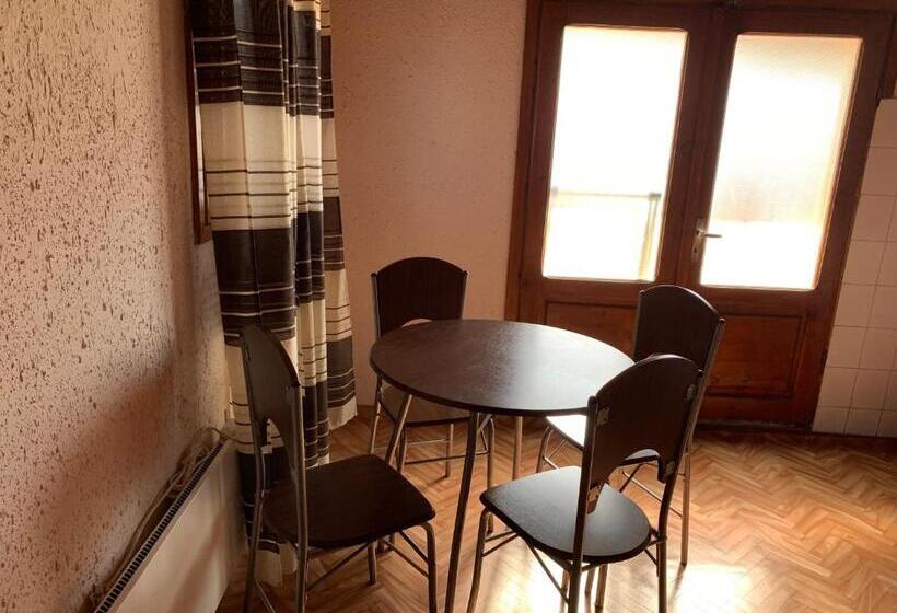 آپارتمان 1 خوابه با تراس, Guest Rooms Donovi