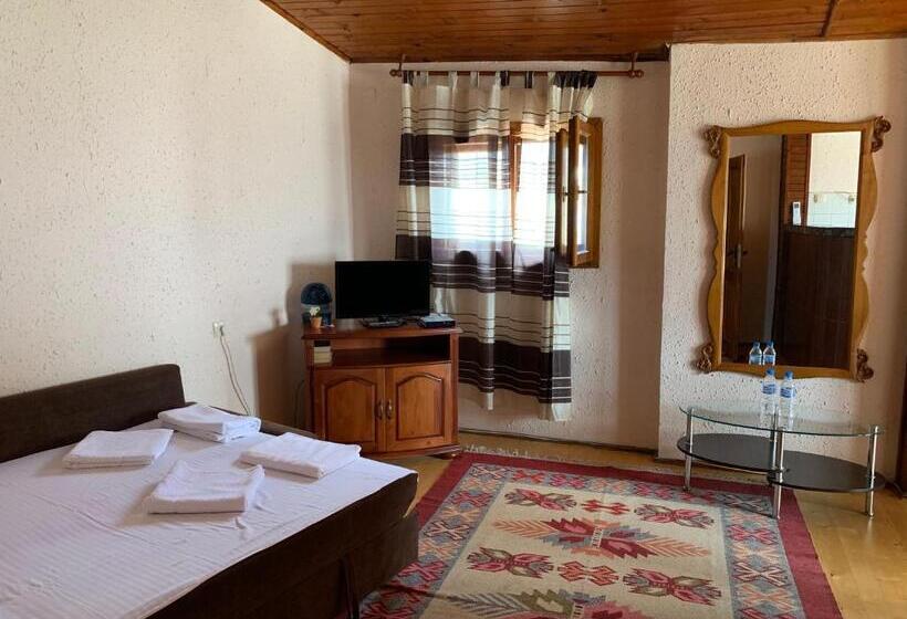 آپارتمان 1 خوابه با تراس, Guest Rooms Donovi