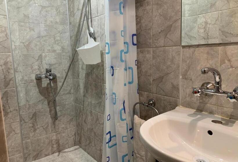 استودیوی استاندارد, Guest Rooms Donovi