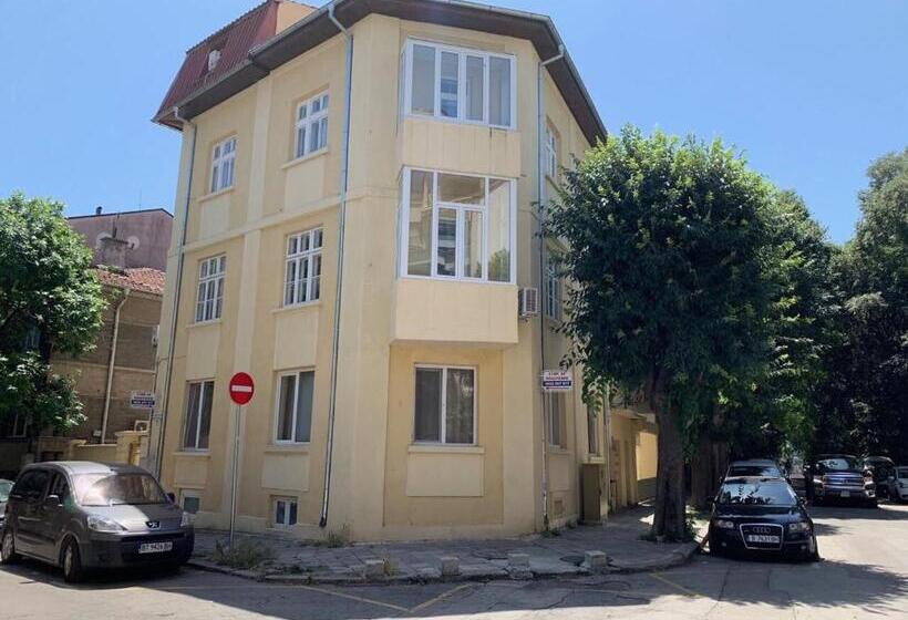 استودیوی استاندارد, Guest Rooms Donovi