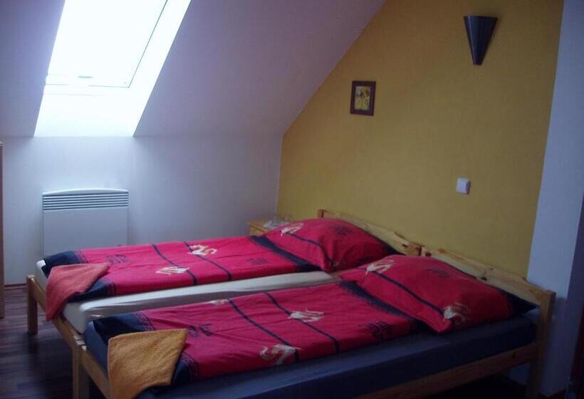 חדר סטנדרט, Penzion Orion Hovorany