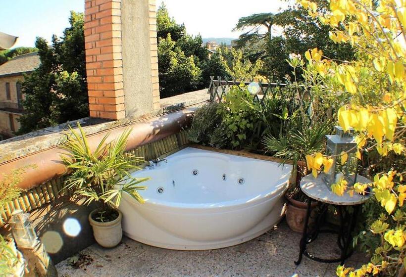 Люкс 2 Спальни, Porta Vivaria Orvieto  Private Parking