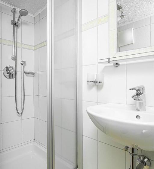 标准三人间, Pension Berggeist