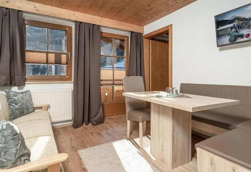 اتاق استاندارد سه نفره, Pension Berggeist