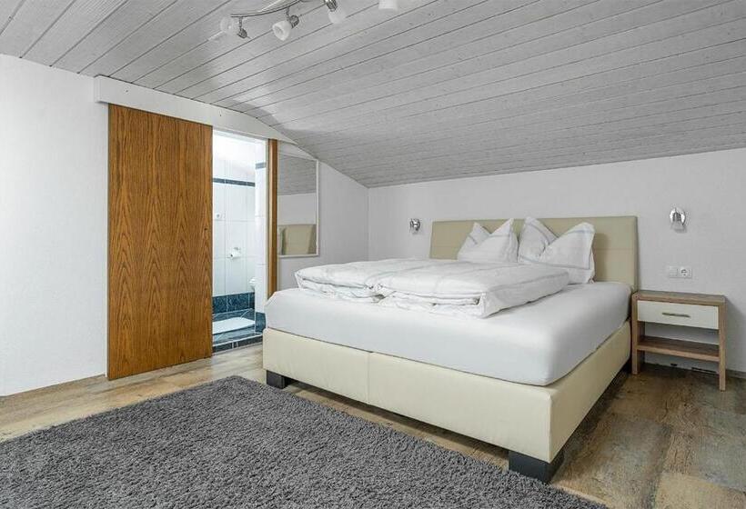 标准三人间, Pension Berggeist