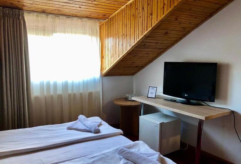 חדר משפחתי, Pensiune & Restaurant Kalinder