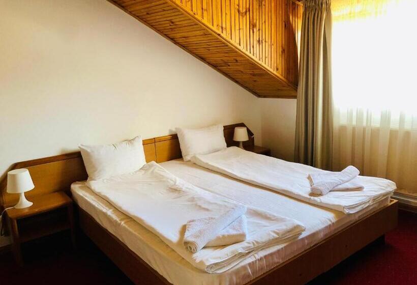 חדר משפחתי, Pensiune & Restaurant Kalinder