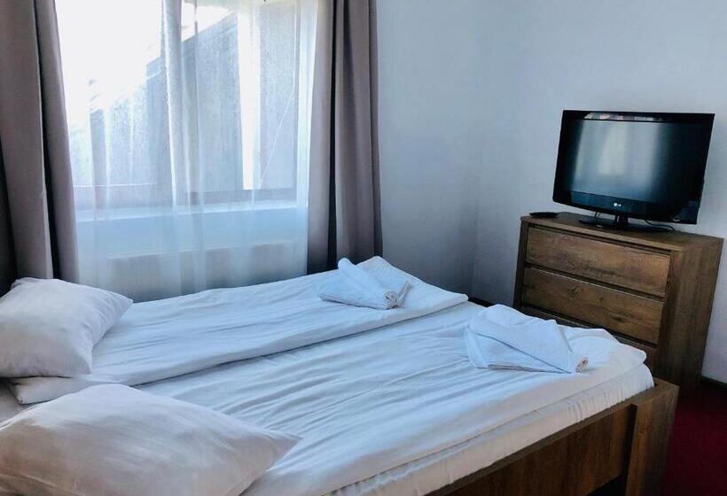 חדר משפחתי, Pensiune & Restaurant Kalinder