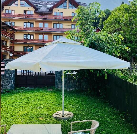 חדר משפחתי, Pensiune & Restaurant Kalinder