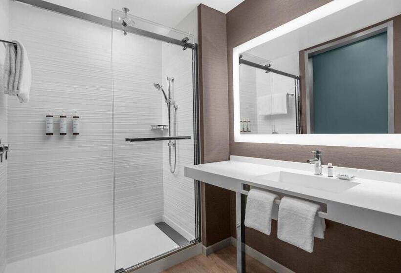 اتاق استاندارد با تخت بزرگ برای معلولان, Ac Hotel By Marriott Bozeman Downtown