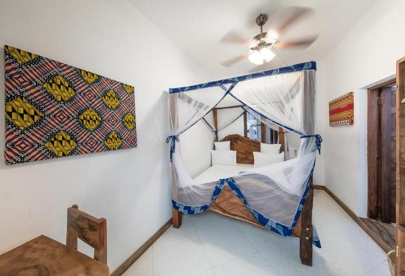 スタンダードルーム, Shoki Shoki House Stone Town