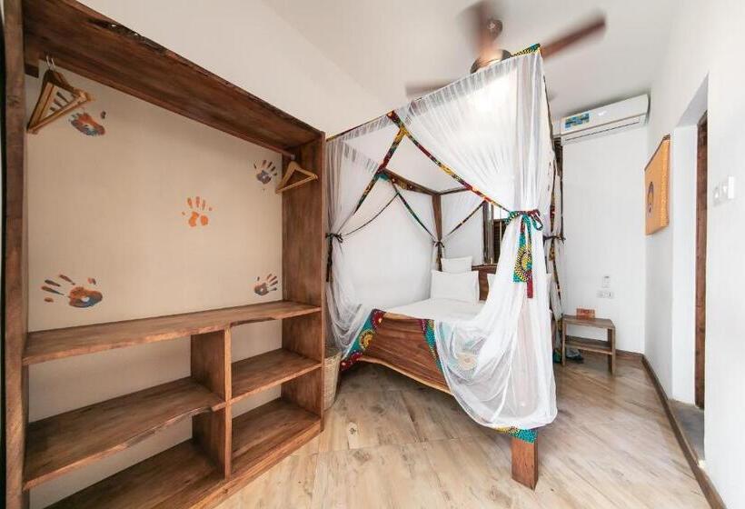 スタンダードルーム, Shoki Shoki House Stone Town