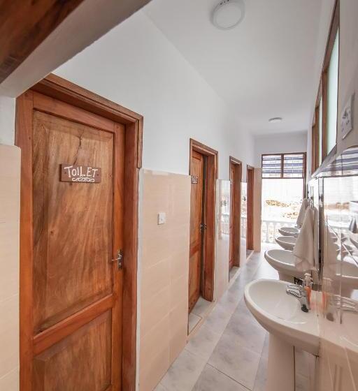 スタンダードルーム, Shoki Shoki House Stone Town