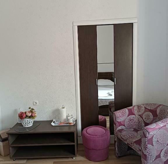 اتاق استاندارد, Nova Dvokrevetna Soba Sa Dva Odvojena Kreveta I Zajedničkim Kupatilom