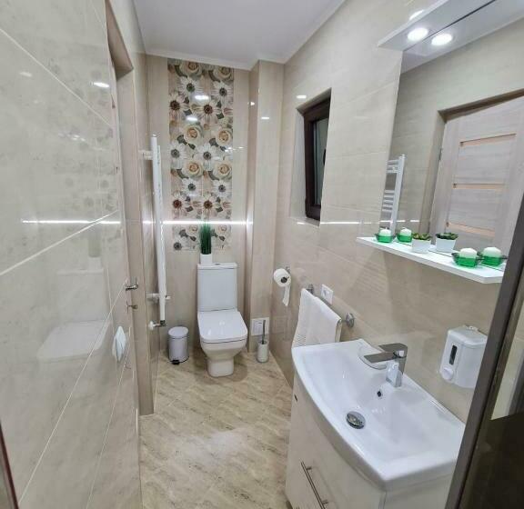 Номер Стандарт, Splendid House