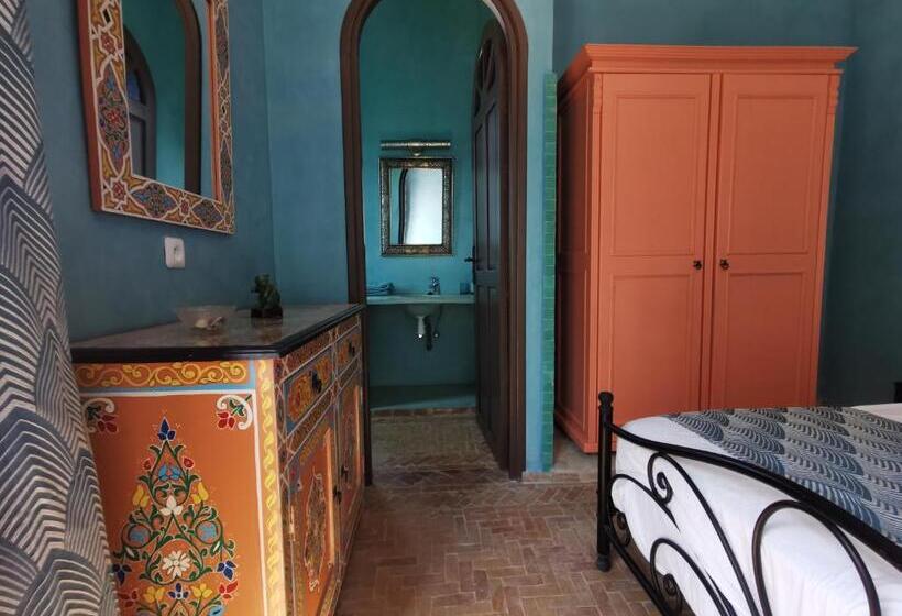 스탠다드 룸, Dar Yanis