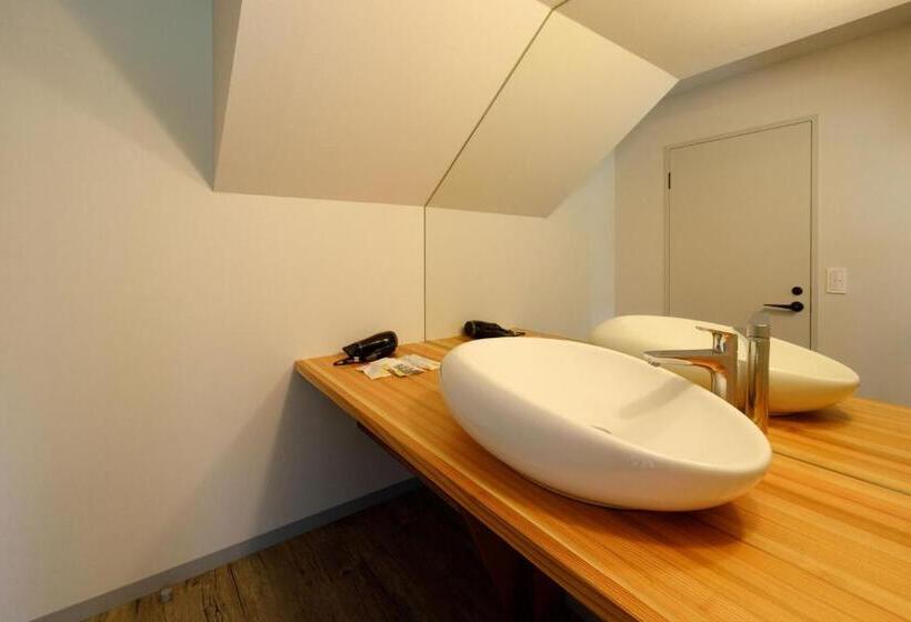 Дом 2 Спальни, Denpaku Komatsu