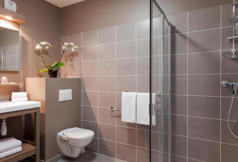 Номер Стандарт Трехместный, Nehô Suites Porte De Genève   Gare Annemasse