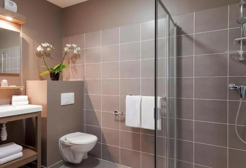 Standard Kolmen Hengen Huone, Nehô Suites Porte De Genève   Gare Annemasse