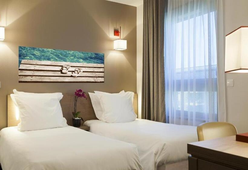 חדר סטנדרט לשלושה, Nehô Suites Porte De Genève   Gare Annemasse