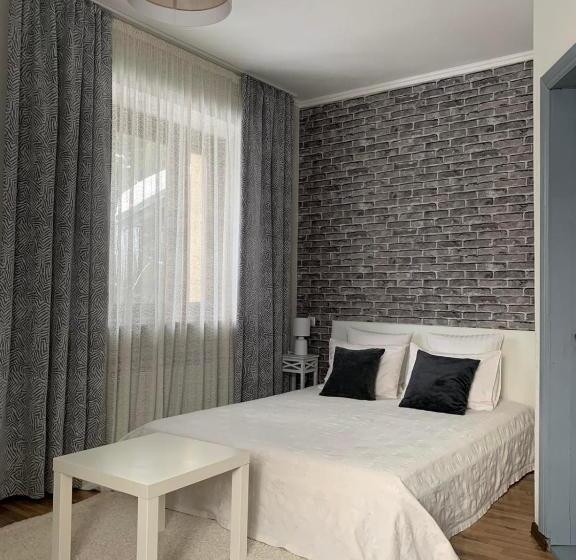 اتاق استاندارد چهارنفره با سرویس بهداشتی مشترک, зоряні карпати