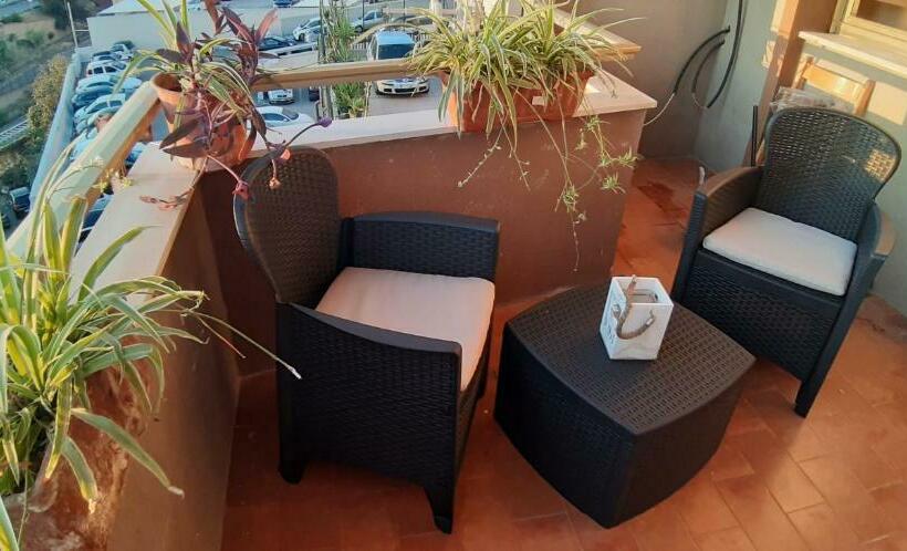 اتاق لوکس با چشم‌انداز دریا, B&b Diamond