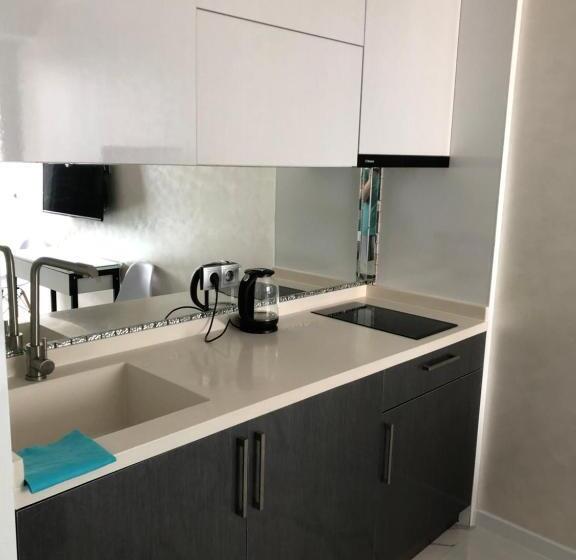 استودیوی استاندارد با چشم‌انداز دریا, Black Sea Vi Dari Apartments