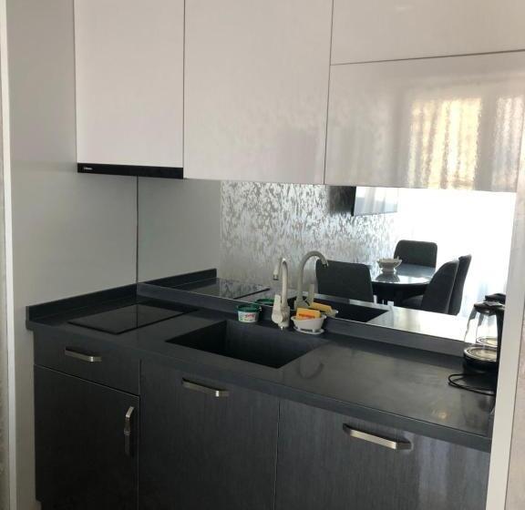 اتاق لوکس خانوادگی, Black Sea Vi Dari Apartments