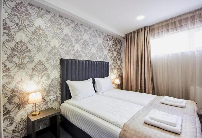 דירת חדר, хотел паризи