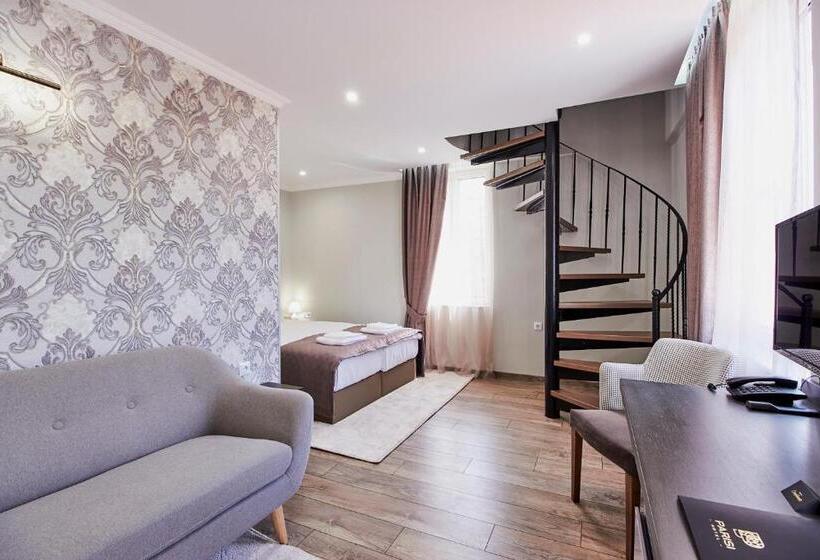 דירת חדר, хотел паризи