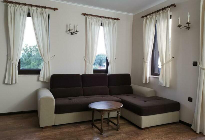 デラックストリプルルーム, възрожденски комплекс чардакъ сопот