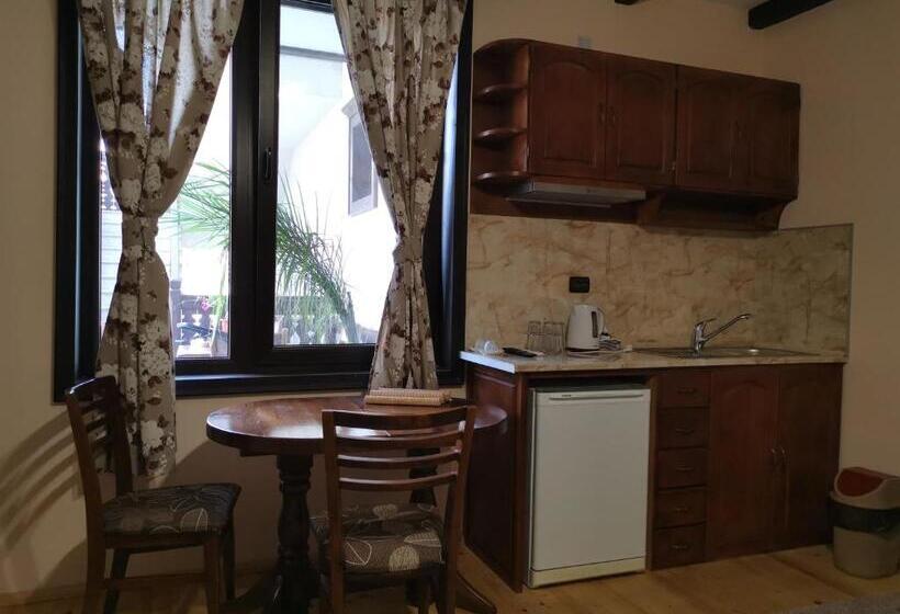 コンフォートトリプルルーム, възрожденски комплекс чардакъ сопот