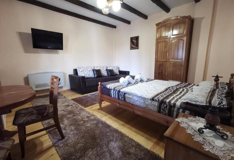 コンフォートトリプルルーム, възрожденски комплекс чардакъ сопот