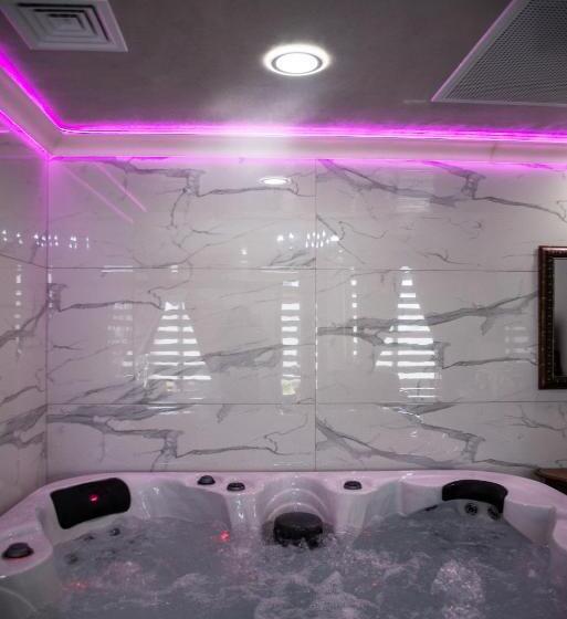 キングサイズベッドのデラックスルーム, възрожденски комплекс чардакъ сопот