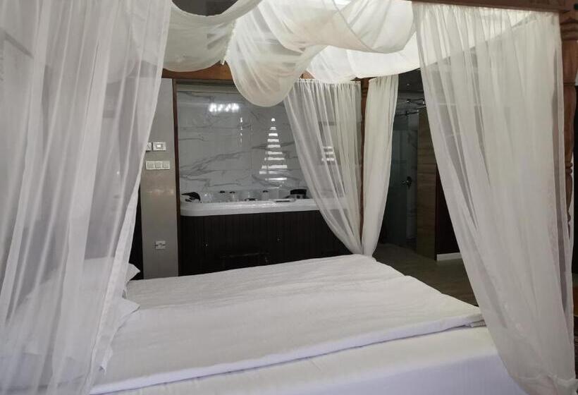 キングサイズベッドのデラックスルーム, възрожденски комплекс чардакъ сопот