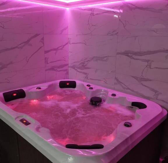 キングサイズベッドのデラックスルーム, възрожденски комплекс чардакъ сопот