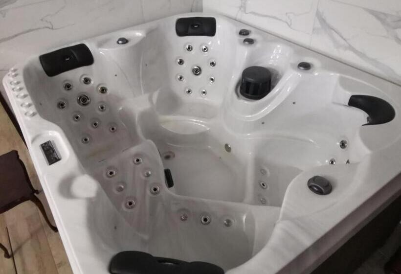 キングサイズベッドのデラックスルーム, възрожденски комплекс чардакъ сопот