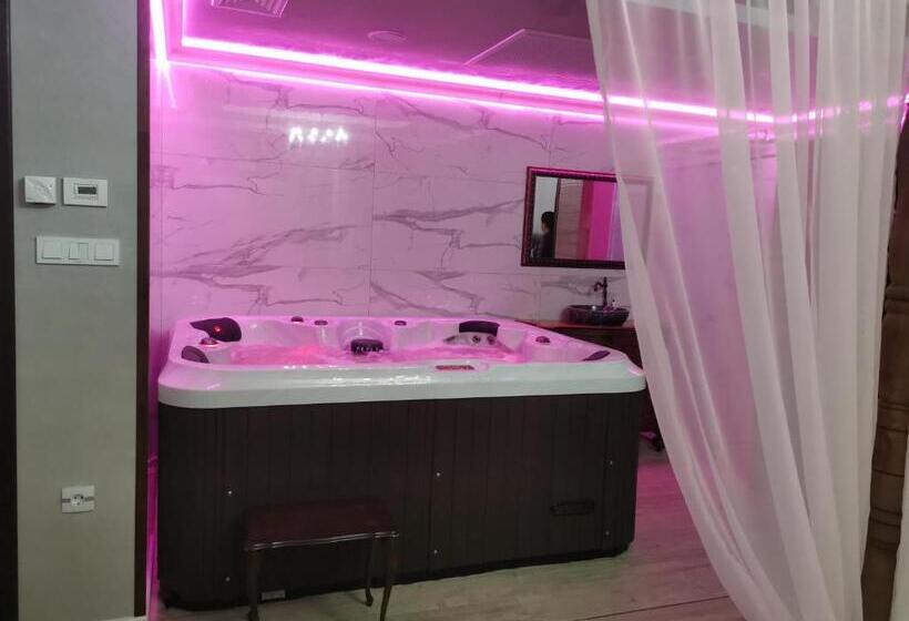 キングサイズベッドのデラックスルーム, възрожденски комплекс чардакъ сопот