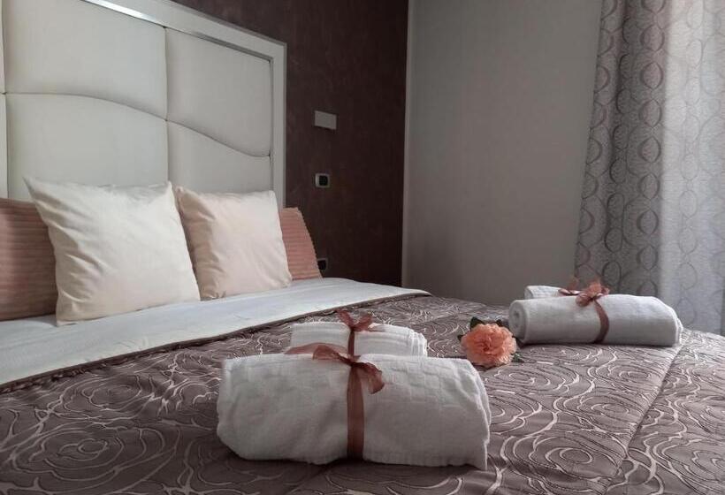 اتاق لوکس با بالکن, Royal Dreams